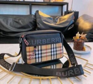 BURBERRY_UNISEXUAL HAND BAG PREMIUM QUALITY WITH BOX