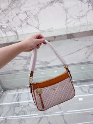 MICHAEL_KORS JET SET SLING BAG PREMIUM QUALITY WITH OG BOX